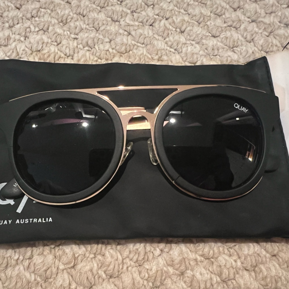 QUAY Australia Brooklyn Sunglasses, with pouch